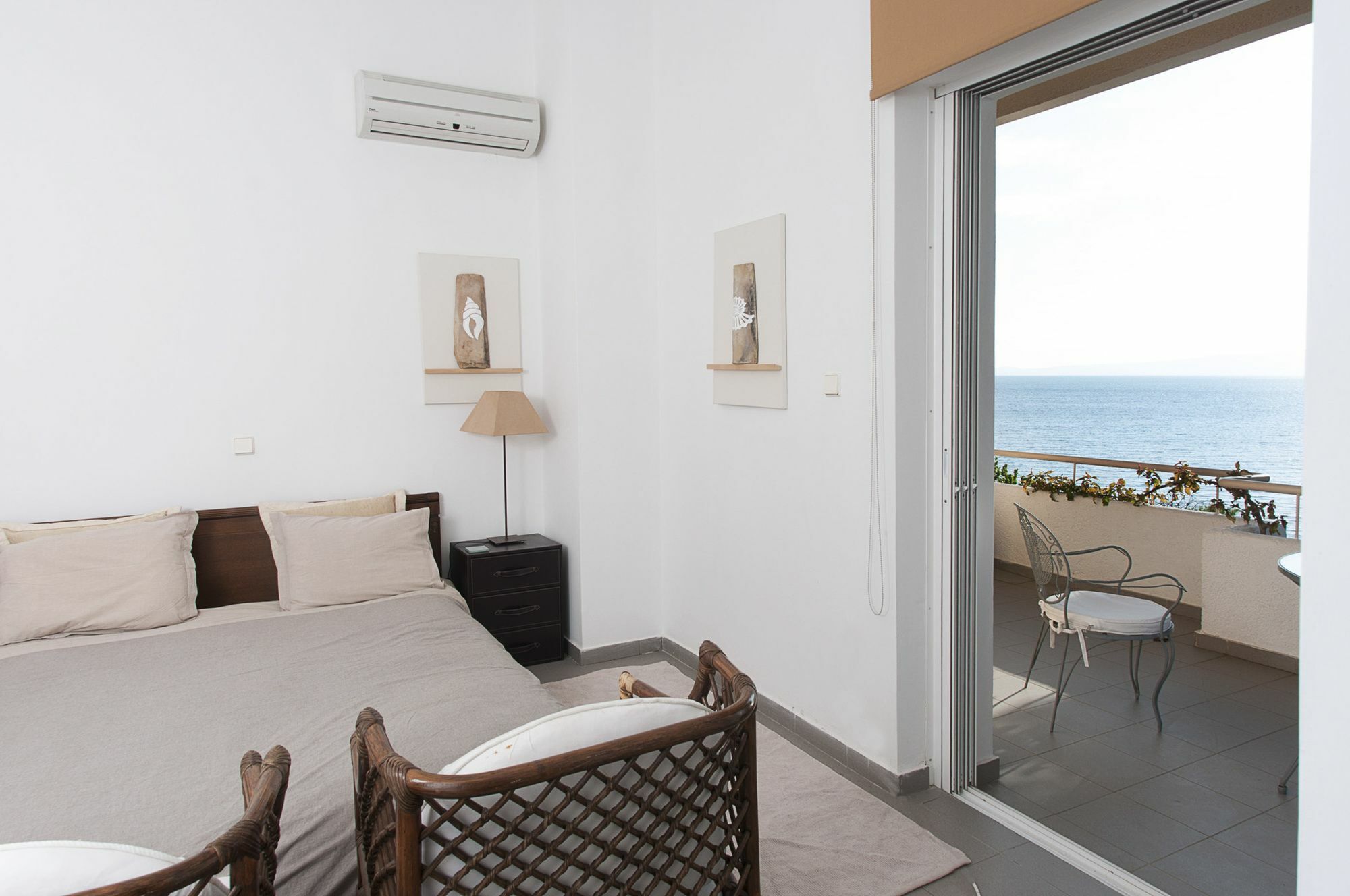 קלמאטה Messinian Blue Seaside Villa מראה חיצוני תמונה